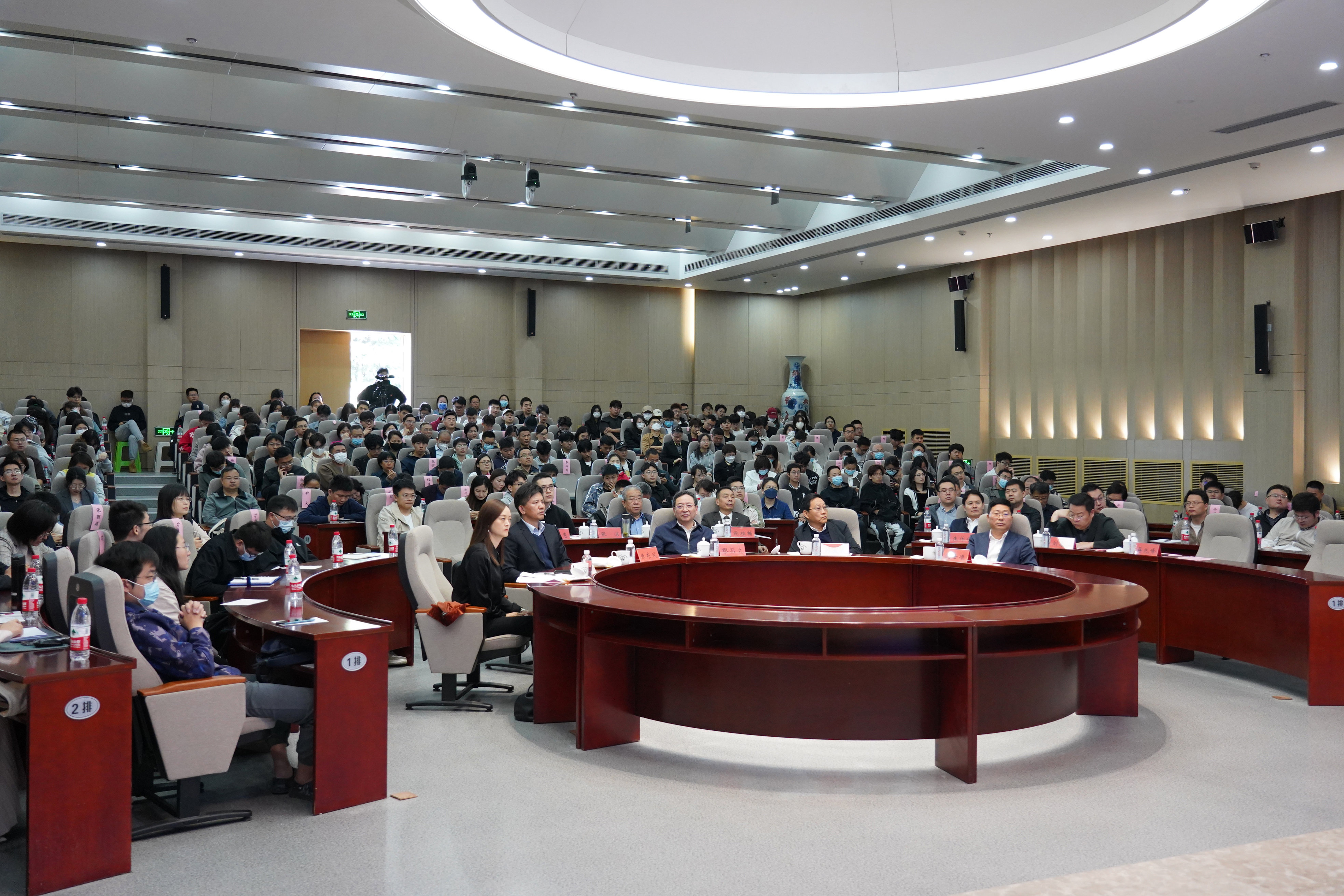 绿色建筑与建筑文化高峰论坛在江苏建院举办，建筑业发展新机遇引热议